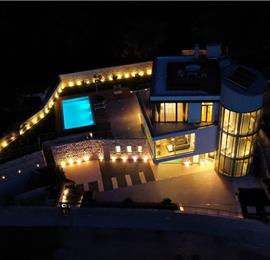 6 bedroom villa with pool and roof terrace, Sveti Stefan, sleeps 12